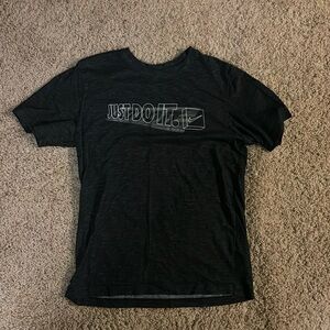 Black Nike t shirt